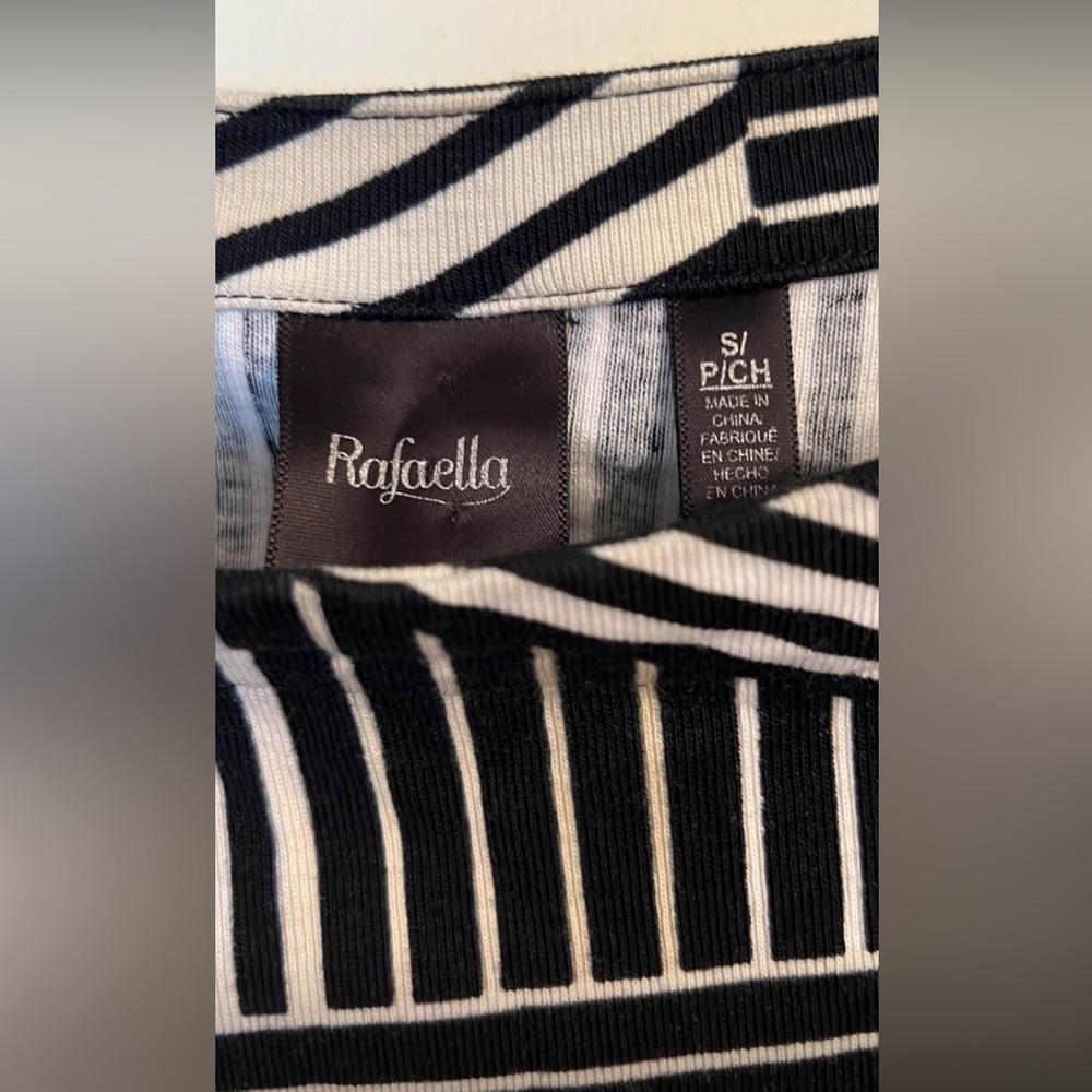 ⭐️ Striped Rafaella Top ⭐️ - Picture 3 of 3